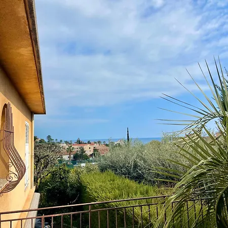 Vue Nyaraló *